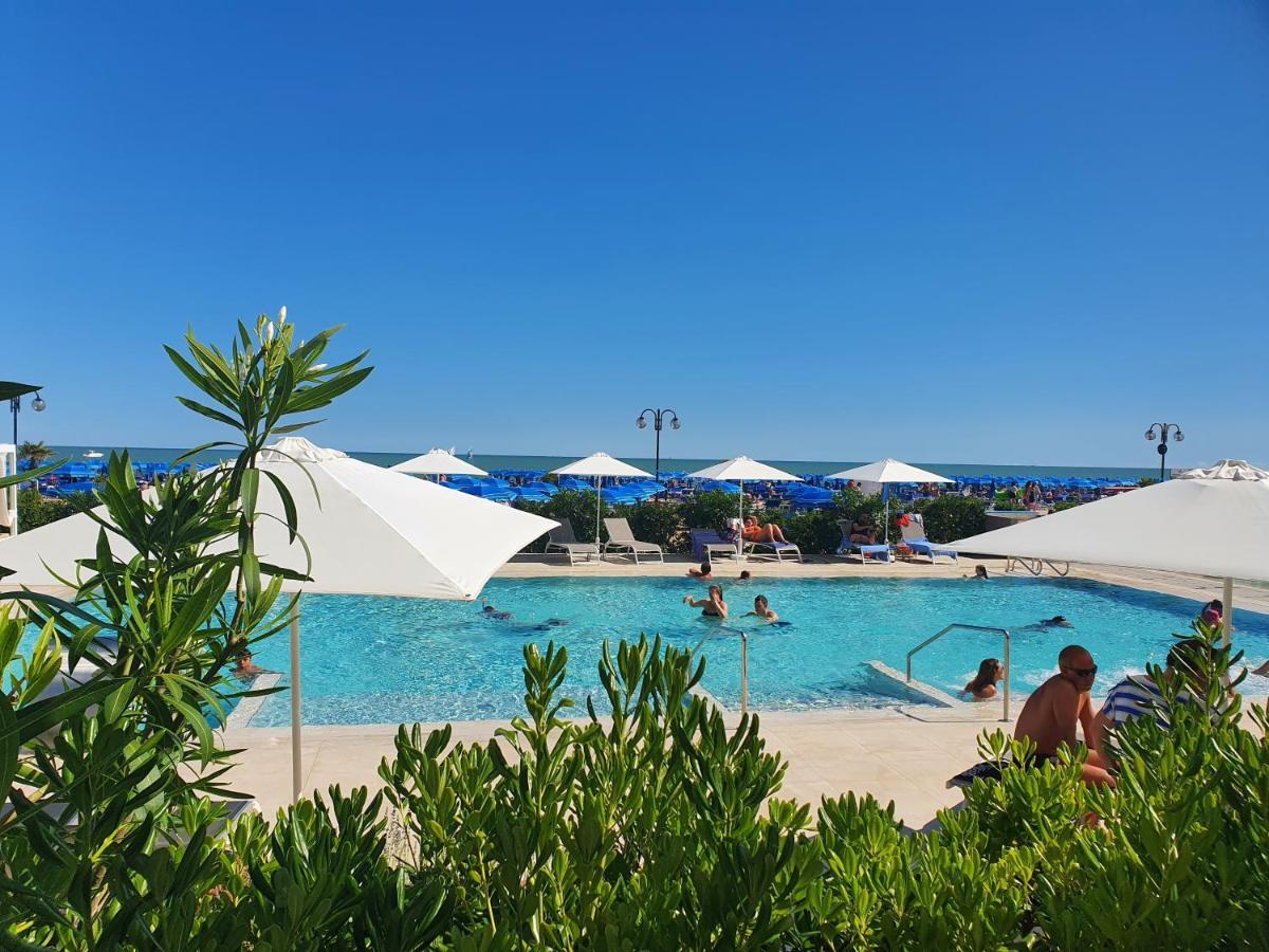 Hotel Orient & Pacific Lido di Jesolo Exterior photo